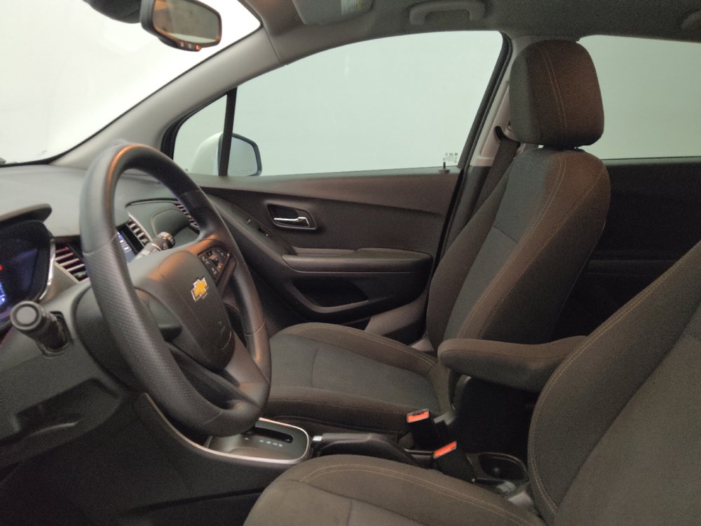 Used 2020 Chevrolet Trax LS w/ LPO, Protection Package FWD image 17