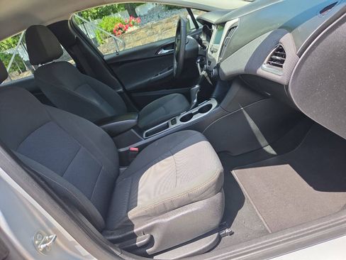 Used 2018 Chevrolet Cruze LS FWD image 18