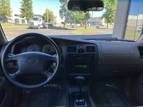 Used 2002 Toyota 4Runner SR5 RWD image 13