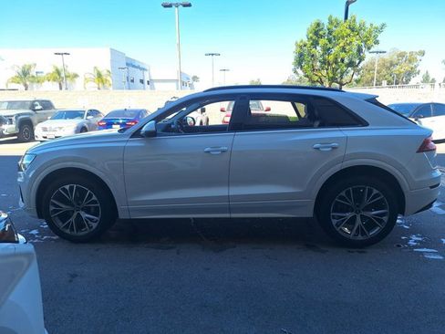 Used 2022 Audi Q8 Premium image 8
