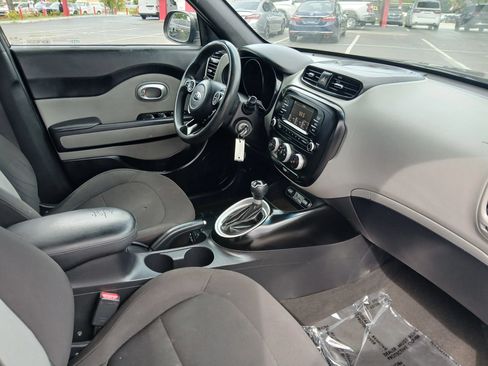 Used 2018 Kia Soul FWD image 21