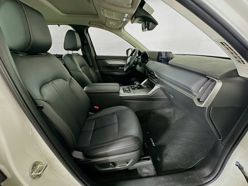 Used 2024 MAZDA CX-90 Plug-In Hybrid w/ Preferred AWD/4WD image 33