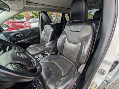 Used 2019 Jeep Cherokee Limited AWD/4WD image 14