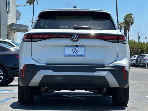New 2026 Volkswagen Tiguan SE FWD image 6