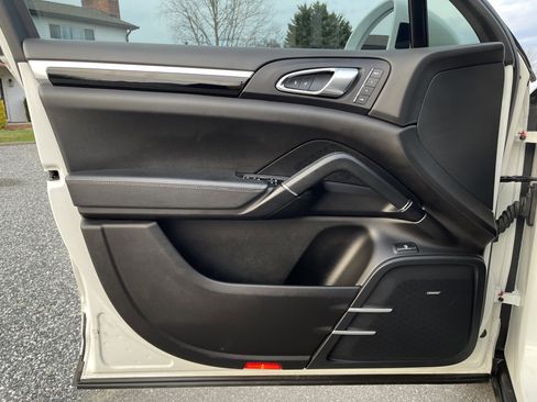 Used 2018 Porsche Cayenne S Platinum image 9