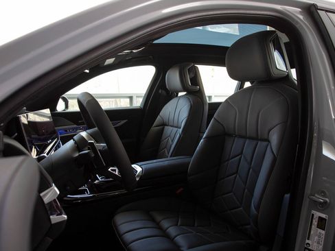 Certified 2025 BMW 760i xDrive w/ Executive Package image 20