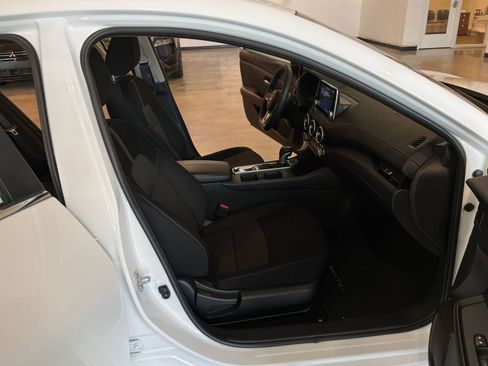 Used 2025 Nissan Sentra SV FWD image 35