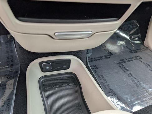 Used 2023 Chrysler Pacifica Touring-L FWD image 25