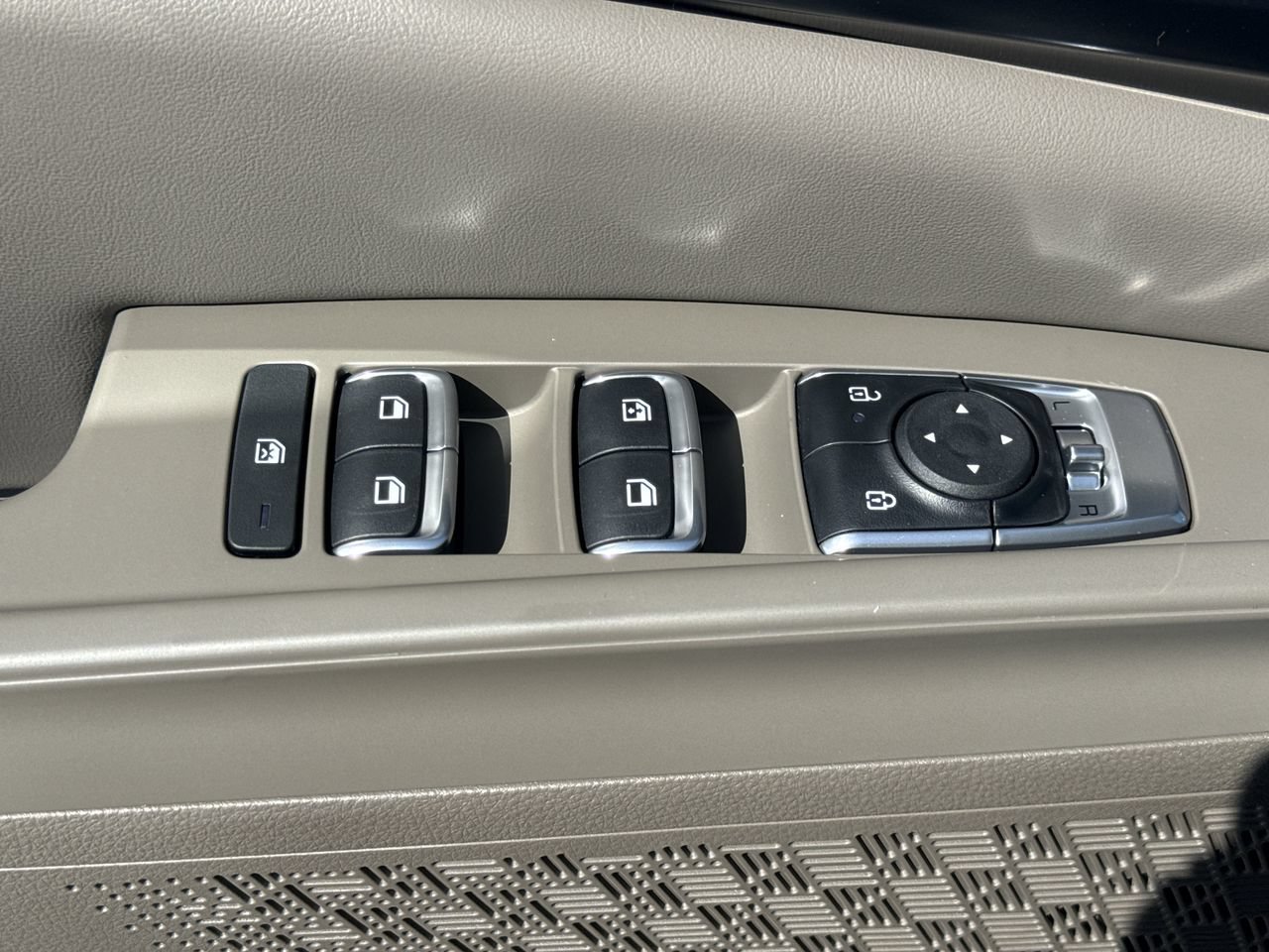 New 2027 Kia Carnival LX FWD image 15