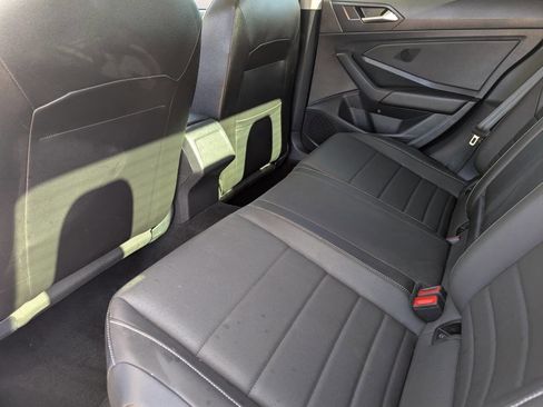 Used 2022 Volkswagen Jetta SE image 21