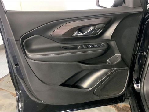 Used 2024 GMC Terrain SLE FWD image 24