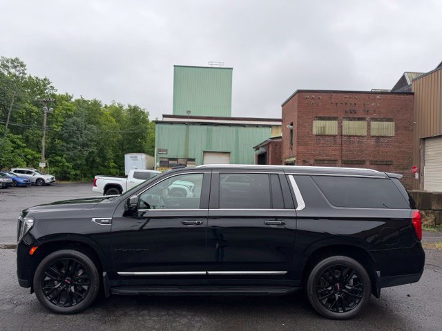 Used 2023 GMC Yukon XL SLT w/ SLT Luxury Package AWD/4WD image 9