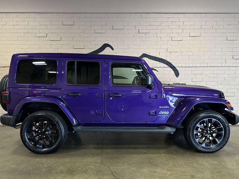 Used 2023 Jeep Wrangler Unlimited Sahara w/ Cold Weather Group AWD/4WD image 7