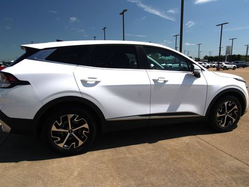 Used 2024 Kia Sportage EX FWD image 5