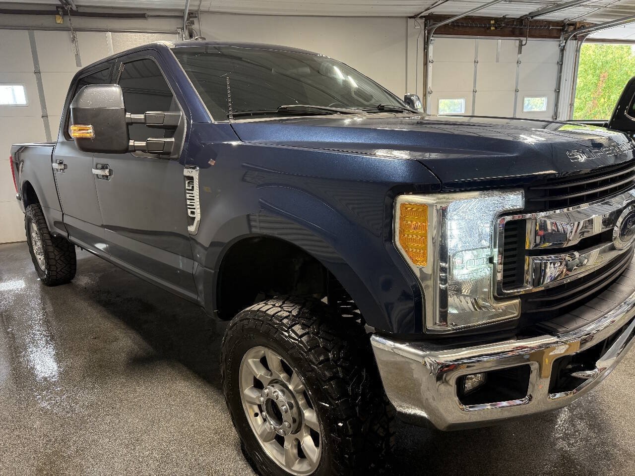 Used 2017 Ford F250 XLT w/ XLT Premium Package AWD/4WD image 3