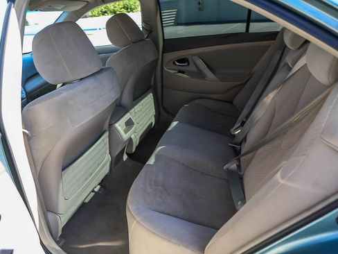 Used 2009 Toyota Camry LE FWD image 18