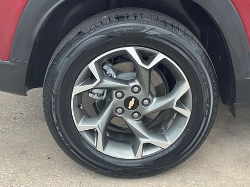 Used 2025 Chevrolet Trax LT w/ LT Convenience Package FWD image 7