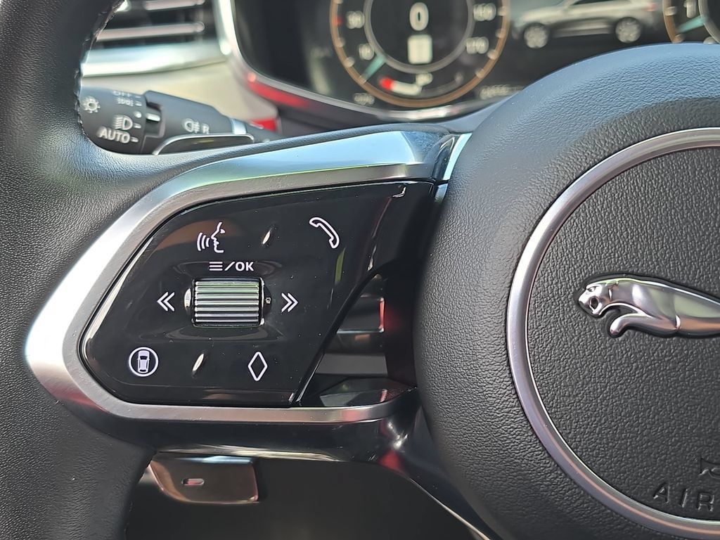 Used 2025 Jaguar F-PACE R-Dynamic S AWD/4WD image 17