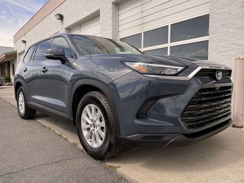 Used 2026 Toyota Grand Highlander AWD image 10