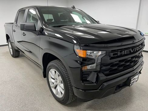 Used 2023 Chevrolet Silverado 1500 Custom image 2