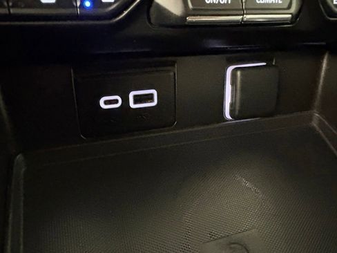 Used 2024 Chevrolet Suburban Premier RWD image 41