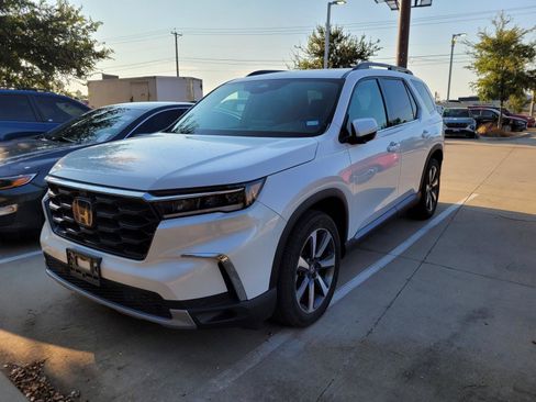 Used 2025 Honda Pilot Elite image 1