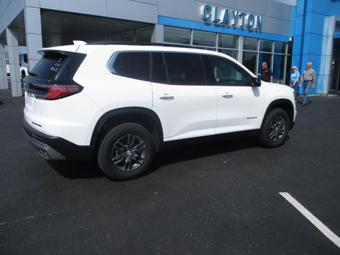 Used 2025 GMC Acadia Elevation image 3