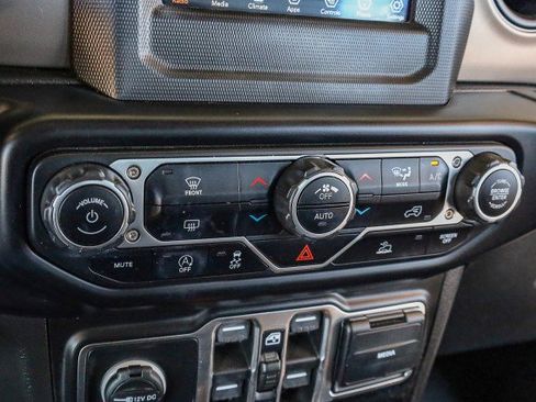 Used 2021 Jeep Wrangler Unlimited Sport image 17