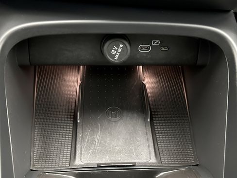 Used 2025 Volvo XC40 B5 Core image 16