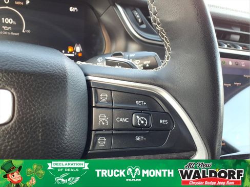 Used 2023 Jeep Grand Cherokee Limited image 17