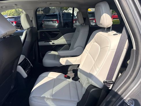 Used 2025 Lincoln Aviator AWD w/ Equipment Group 101A image 19