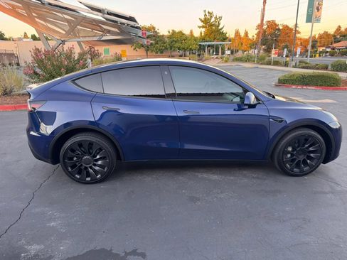Used 2021 Tesla Model Y Long Range AWD/4WD image 7