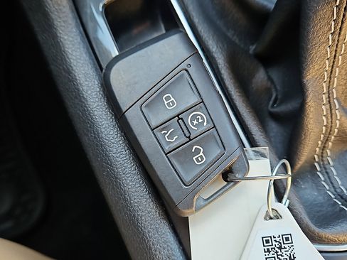 Certified 2022 Volkswagen Tiguan SE w/ Panoramic Sunroof Package image 20