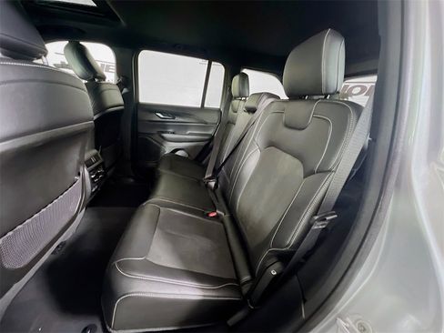 Used 2023 Jeep Grand Cherokee Altitude image 29