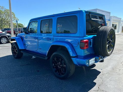 Used 2022 Jeep Wrangler Unlimited Sahara AWD/4WD image 7