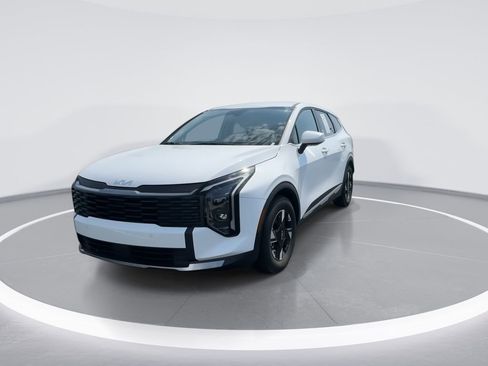 Used 2026 Kia Sportage LX image 3