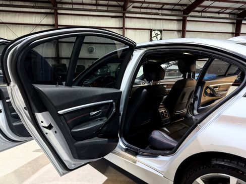 Used 2016 BMW 328i Sedan w/ Technology Package image 16