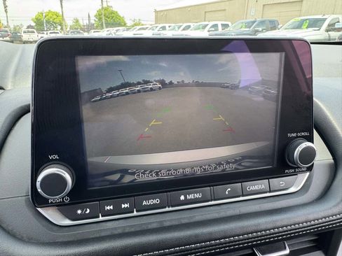 Used 2025 Nissan Rogue SV FWD image 29