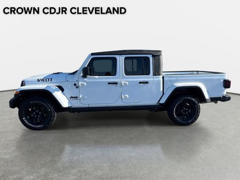 Used 2023 Jeep Gladiator Sport AWD/4WD image 7