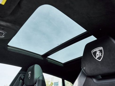 Used 2024 Lamborghini Urus Performante AWD/4WD image 55