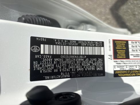 Used 2017 Toyota Camry XLE w/ Moonroof Package image 34