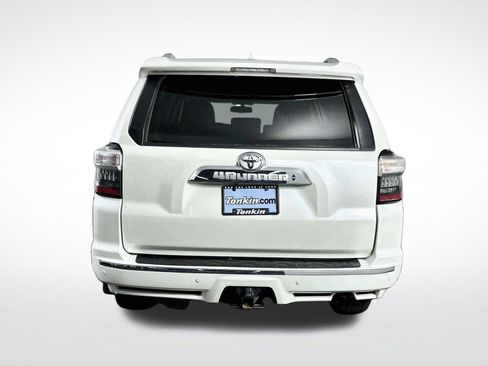 Used 2018 Toyota 4Runner Limited AWD/4WD image 7