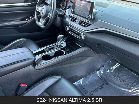 Used 2024 Nissan Altima 2.5 SR FWD image 17