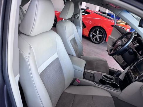 Used 2014 Toyota Camry XLE image 13