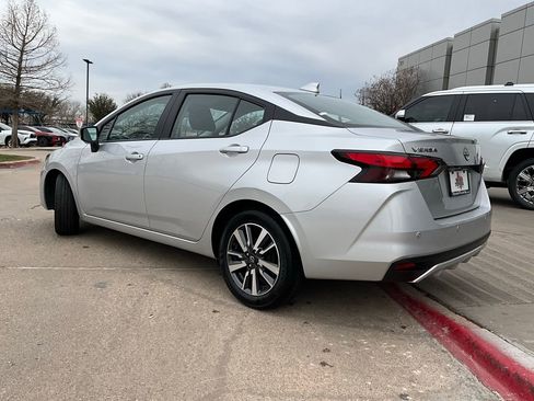 Used 2025 Nissan Versa SV image 8