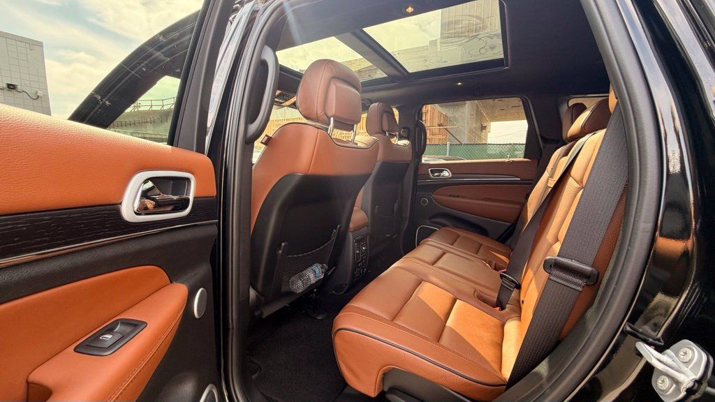 Certified 2019 Jeep Grand Cherokee Summit w/ Platinum Series Group AWD/4WD image 8