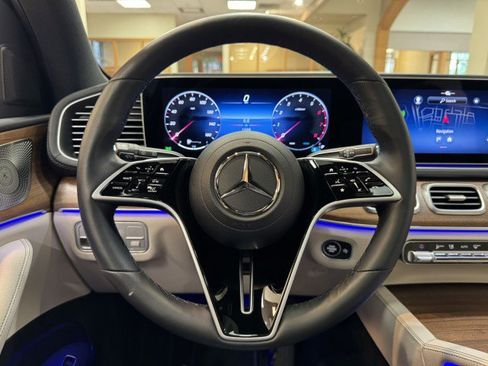 Certified 2025 Mercedes-Benz GLS 450 4MATIC image 8
