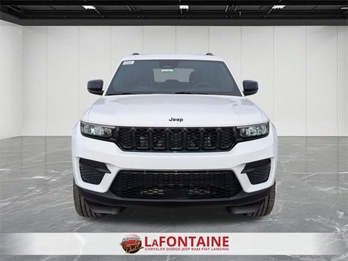 New 2025 Jeep Grand Cherokee Altitude image 8