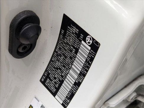 Used 2021 Toyota Corolla LE image 17