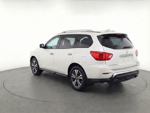 Used 2020 Nissan Pathfinder S image 5